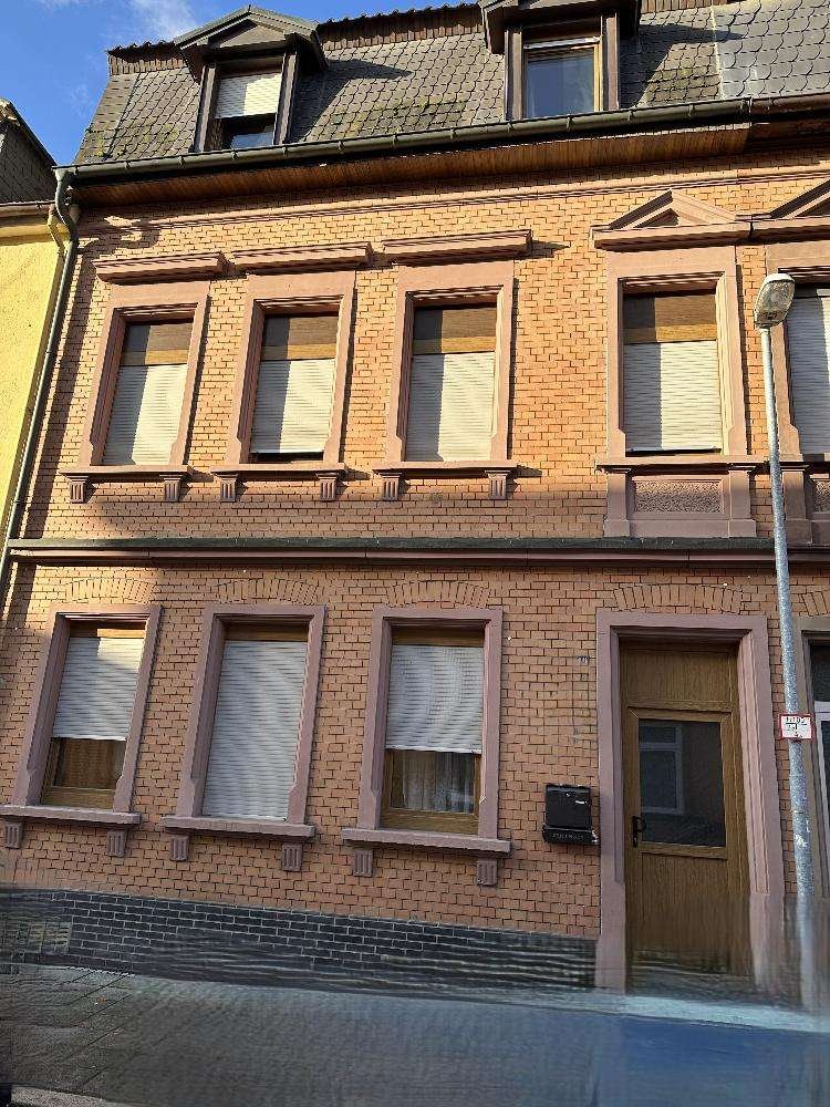 Casa de 9 habitaciónes en Frankenthal, Germany No. 38851