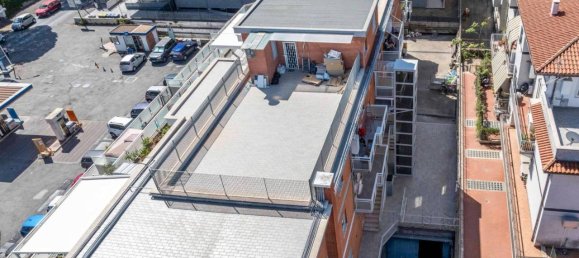 2-salle Appartement à Rome, Italy No. 23112 25