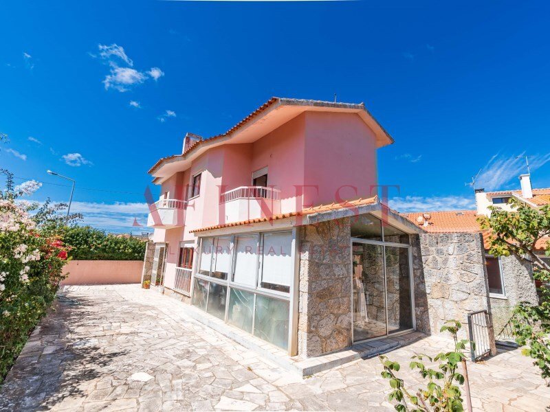 5 bedrooms Villa in Cascais, Portugal No. 302087