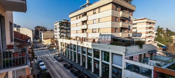 Квартира с 3 комнатами в Милан, Италия № 246451 9