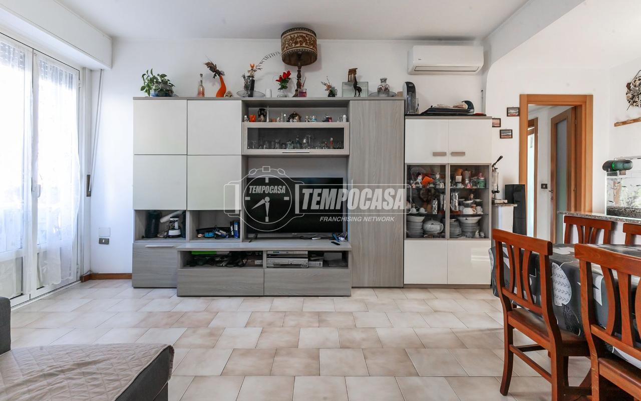 Квартира с 3 комнатами в Милан, Италия № 246451