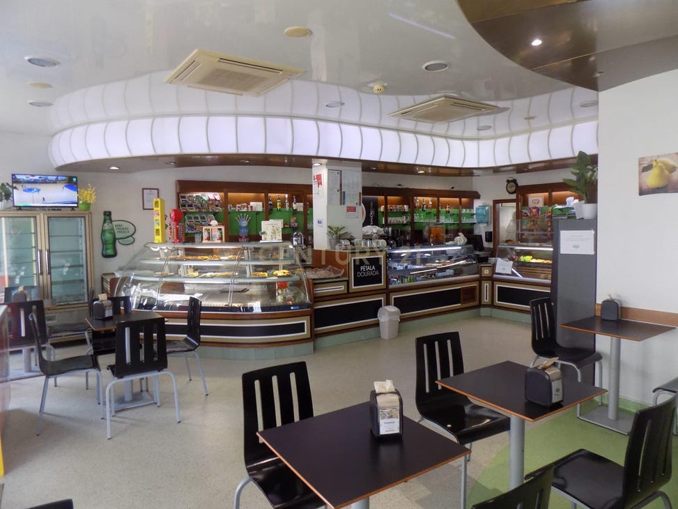 Propriété commerciale à Torres Vedras, Portugal 147m² No. 236205