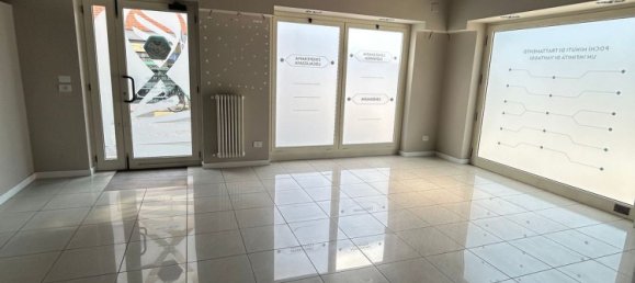 234m² Commercial property in Asti, Italy No. 274138 4