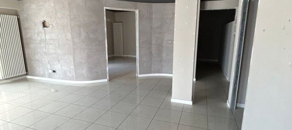 234m² Commercial property in Asti, Italy No. 274138 6