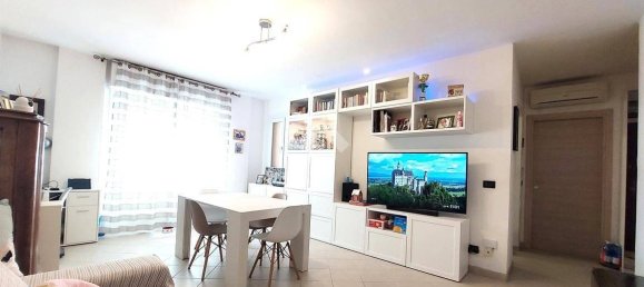 3 bedrooms Apartment in Ferrara, Italy No. 348828 3