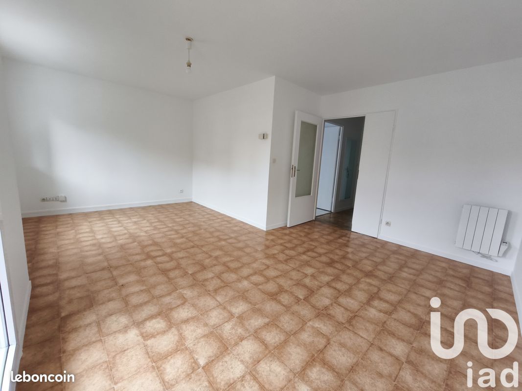 2 bedrooms Apartment in Le Plessis-Belleville, France No. 221661