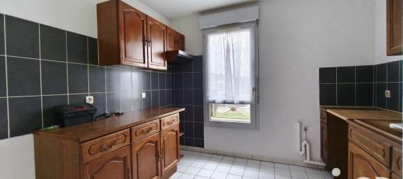 2 bedrooms Apartment in Le Plessis-Belleville, France No. 221661 3