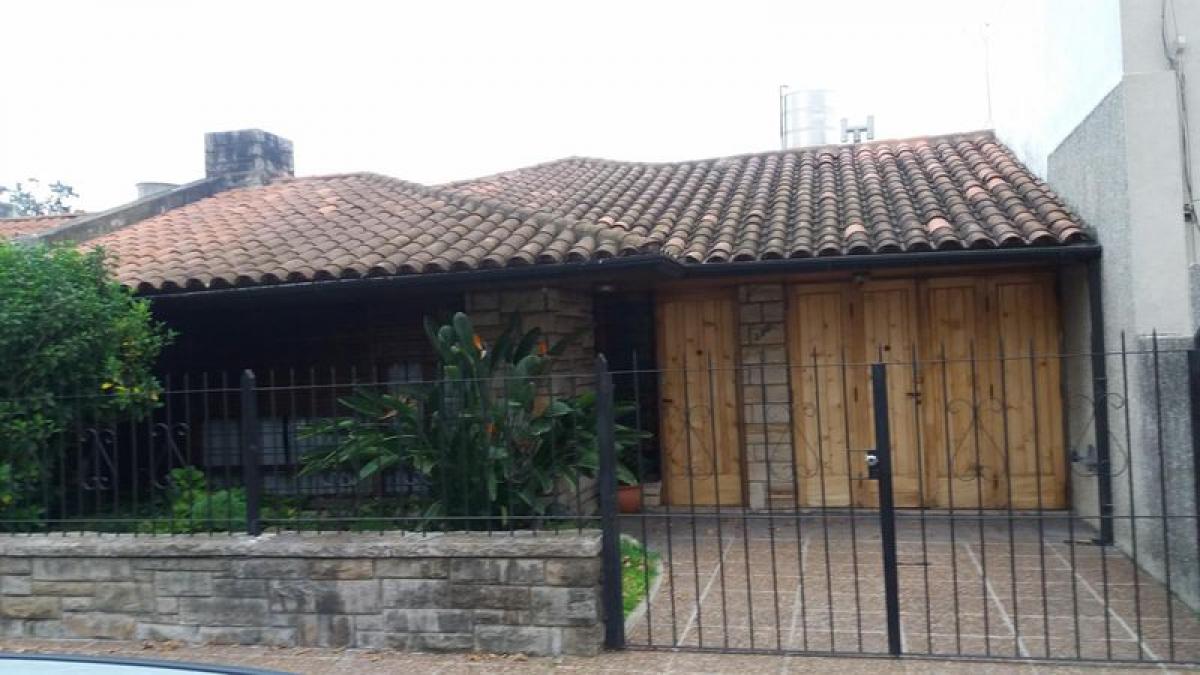 4 bedrooms House in Moron, Argentina No. 8945
