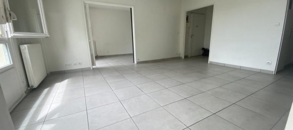 2 bedrooms Apartment in Venissieux, France No. 322432 6