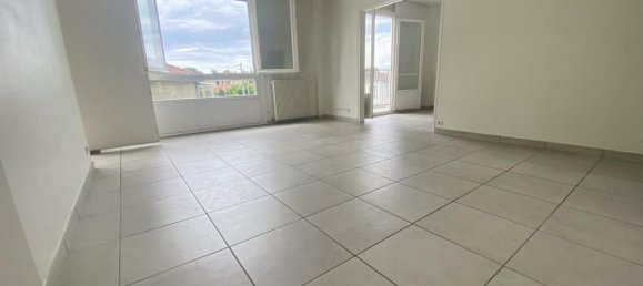2 bedrooms Apartment in Venissieux, France No. 322432 2
