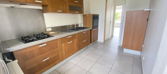 2 bedrooms Apartment in Venissieux, France No. 322432 9