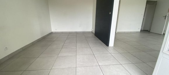 2 bedrooms Apartment in Venissieux, France No. 322432 7