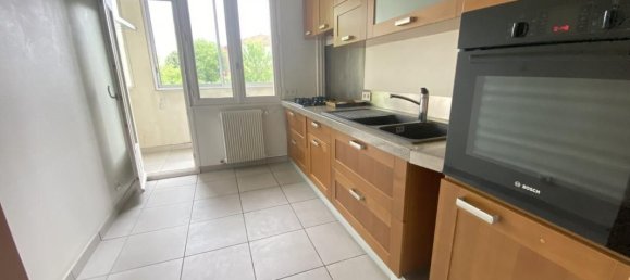 2 bedrooms Apartment in Venissieux, France No. 322432 8