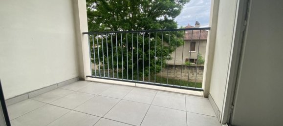 2 bedrooms Apartment in Venissieux, France No. 322432 4