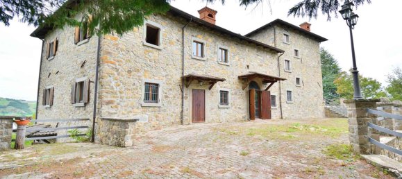 30 rooms House in Montefiorino, Italy No. 206922 3