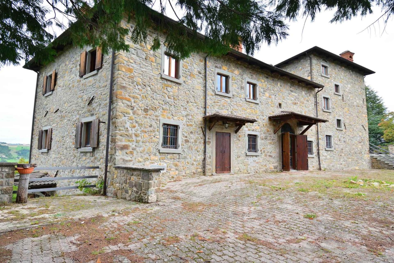 30 rooms House in Montefiorino, Italy No. 206922