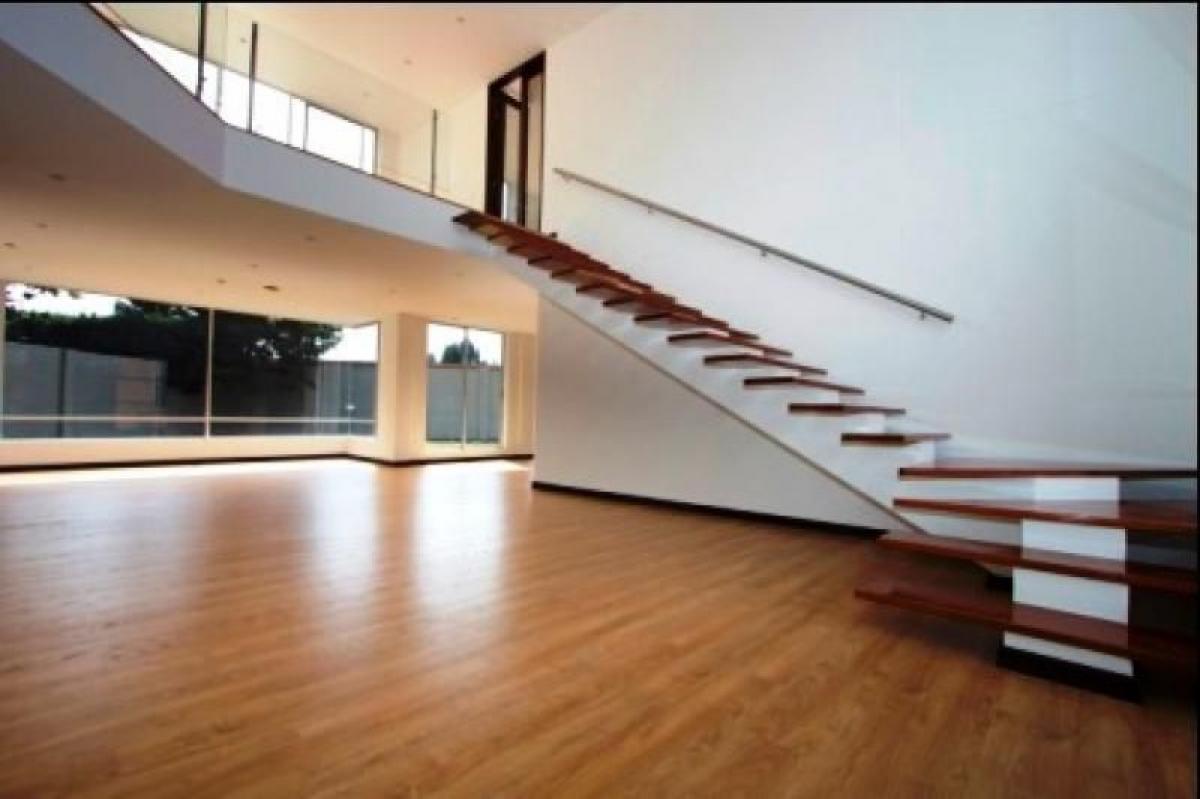 Casa de 4 dormitorios en Bogotá, Colombia No. 10263