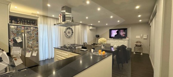 3غرفة شقة في Giugliano in Campania, Italy رقم 21228 7