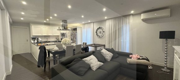 3غرفة شقة في Giugliano in Campania, Italy رقم 21228 2