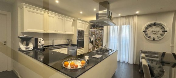 3غرفة شقة في Giugliano in Campania, Italy رقم 21228 9