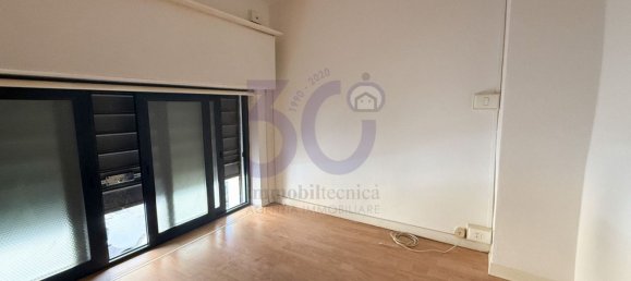 Oficina en Arezzo, Italy 44 m² No. 381510 8