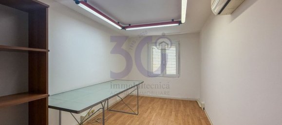 Oficina en Arezzo, Italy 44 m² No. 381510 7
