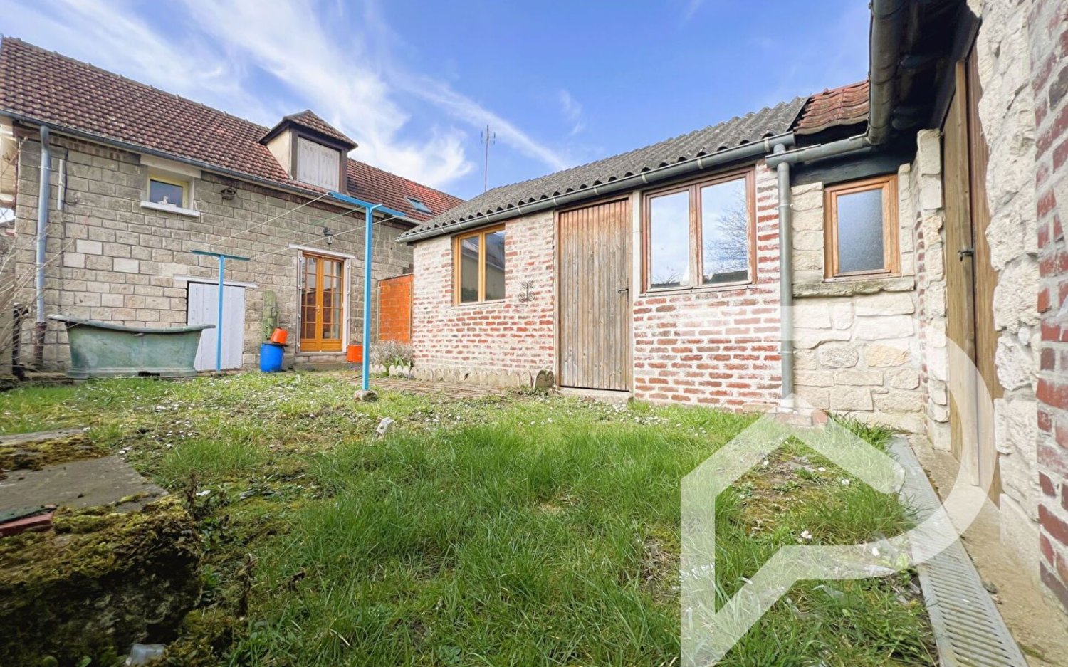 2غرفة منزل في Persan, France رقم 337562