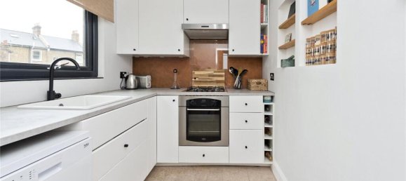 2 bedrooms Apartment in London, United Kingdom No. 12721 2