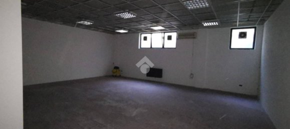 Gewerbliche Immobilie in Solaro, Italy 300m², Nr. 128946 13