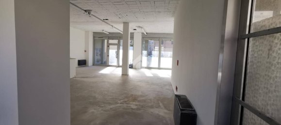 Gewerbliche Immobilie in Solaro, Italy 300m², Nr. 128946 9