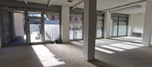 Gewerbliche Immobilie in Solaro, Italy 300m², Nr. 128946 10