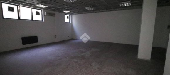 Gewerbliche Immobilie in Solaro, Italy 300m², Nr. 128946 2