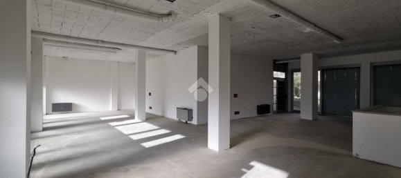 Gewerbliche Immobilie in Solaro, Italy 300m², Nr. 128946 7