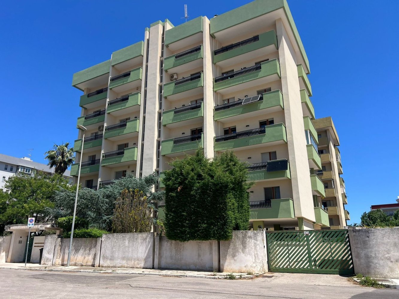 5 bedrooms Apartment in Lecce, Italy No. 357607