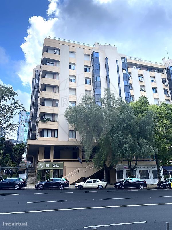 11m² Commercial property in Lisbon, Portugal No. 327762