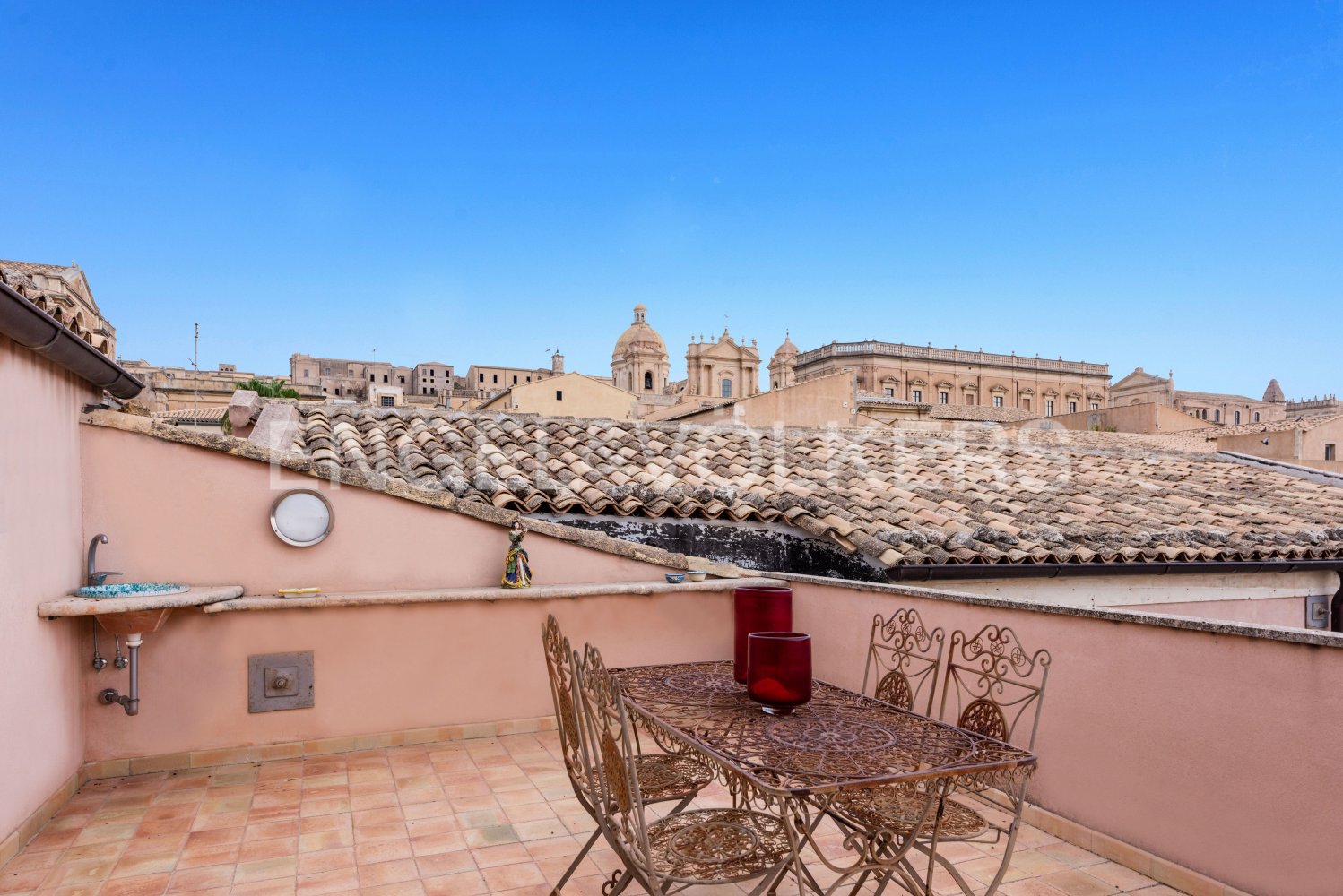 4 bedrooms Building in Noto, Italy No. 125662