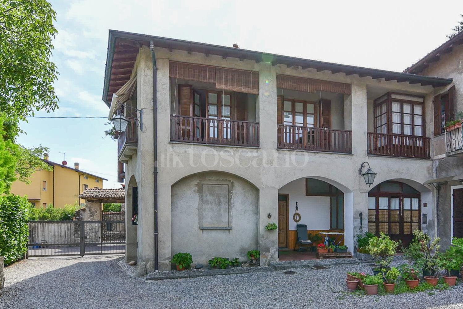 Квартира с 6 комнатами в Эрба, Италия № 278990