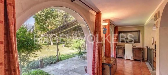 5 rooms Villa in Erba, Italy No. 6145 5