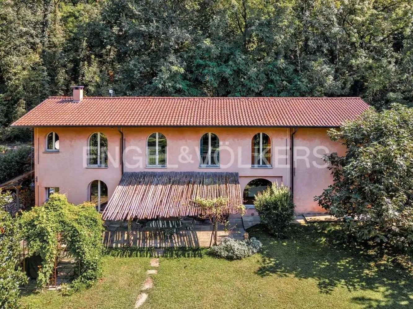 5 rooms Villa in Erba, Italy No. 6145