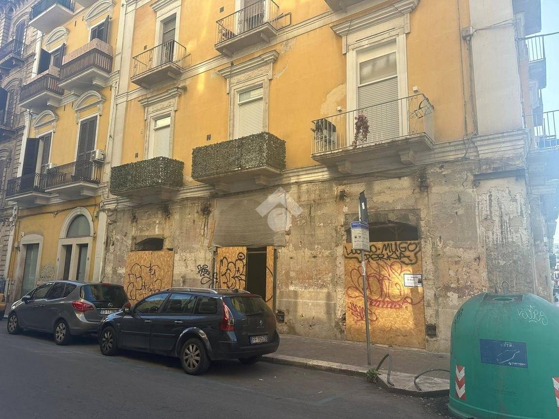45m² Commercial property in Bari, Italy No. 311409