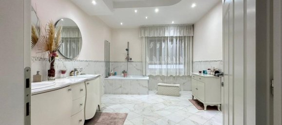 Apartamento de 3 habitaciónes en Casoria, Italy No. 11147 10