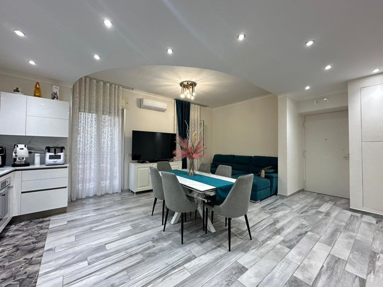 Apartamento de 3 habitaciónes en Casoria, Italy No. 11147