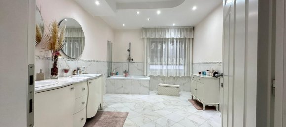 Apartamento de 3 habitaciónes en Casoria, Italy No. 11147 11