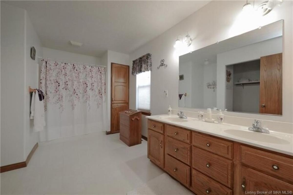 5 bedrooms House in Campbellsburg, USA No. 419071