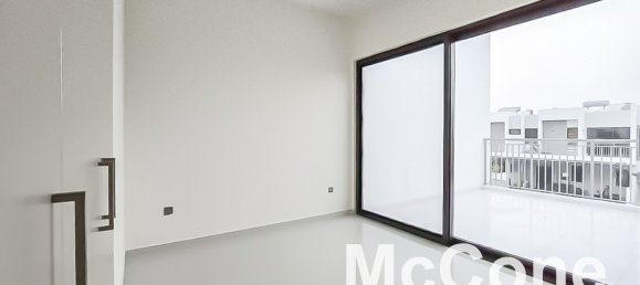 6 bedrooms Villa in Dubai, UAE No. 30661 4