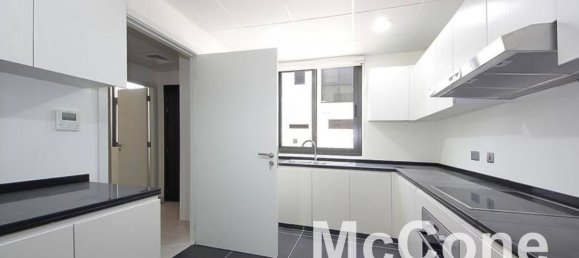 6 bedrooms Villa in Dubai, UAE No. 30661 3