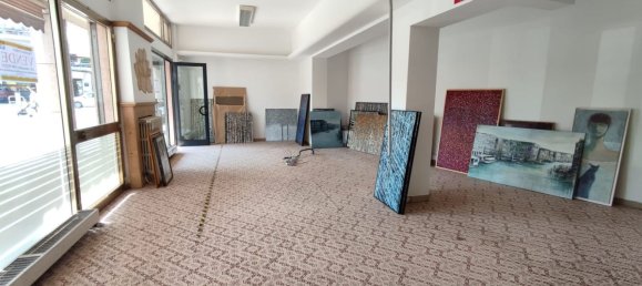 Gewerbliche Immobilie in Belluno, Italy 90m², Nr. 277351 3