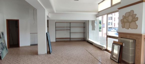 Gewerbliche Immobilie in Belluno, Italy 90m², Nr. 277351 4