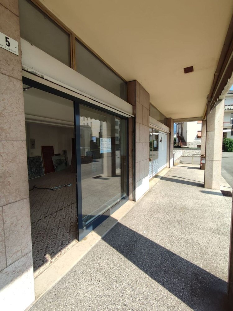 Gewerbliche Immobilie in Belluno, Italy 90m², Nr. 277351