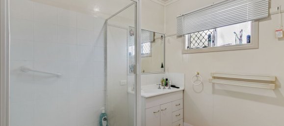 3 bedrooms House in Centenary Heights, Australia No. 1183 4